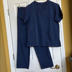 Dagacci scrub sets